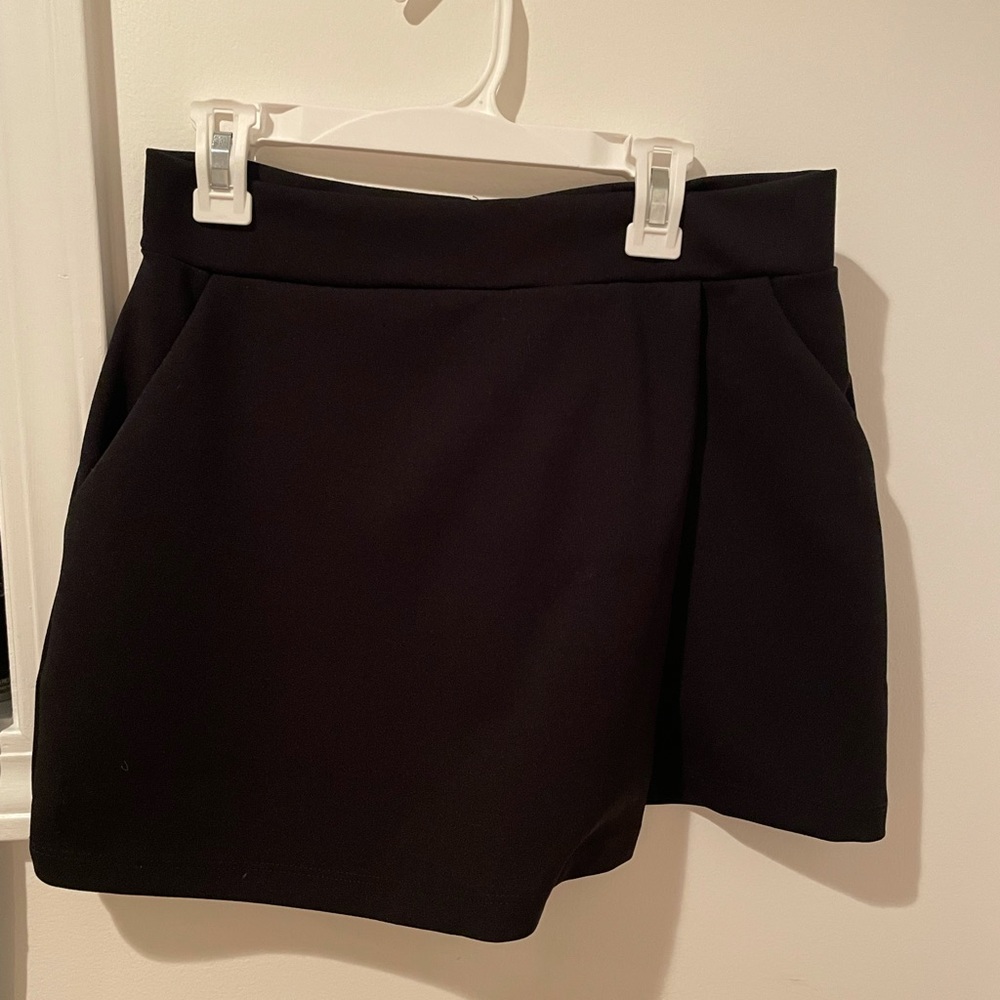 Black skort NEW